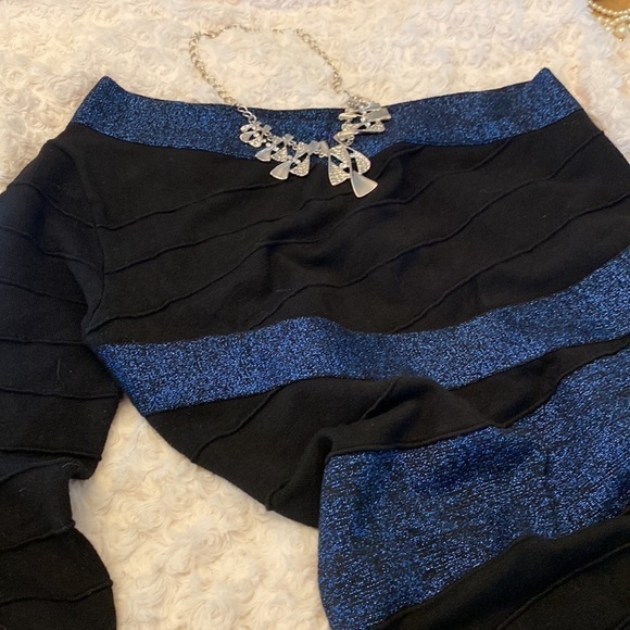 PARTY time 🥳 SEXY One Shoulder bare Black and Metallic Blue. - Picture 2 of 6